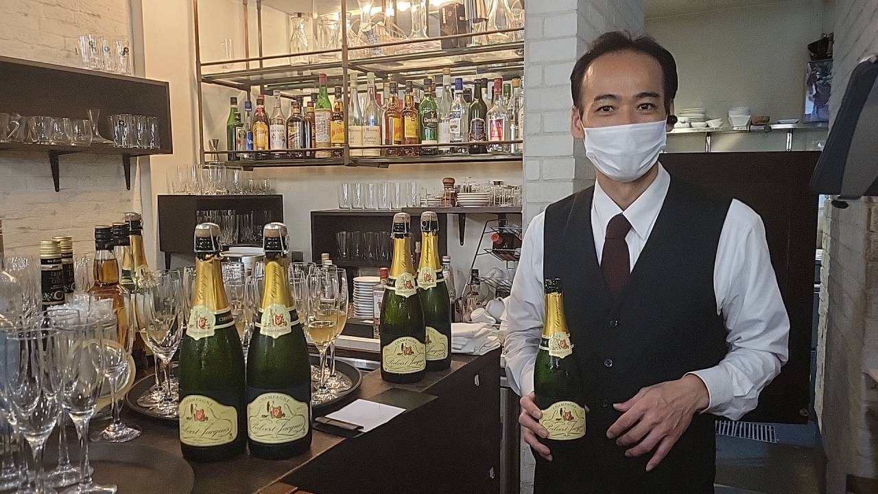 Owner and Sommelier Katsumi Shuta-san presenting Champagne N.V. Poilvert Jacques.